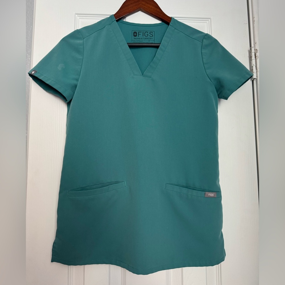 Figs Casma Three-pocket Scrub Top, Cactus XXS